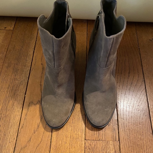 TAUPE SUEDE ANKLE BOOTS BY IVANKA - Picture 4 of 5